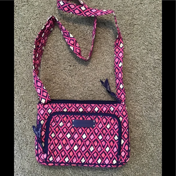 Treasure Trove of Vera Bradley. All 6 Bags +A Cookbook - Picture 5 of 16